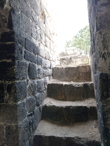 Tour a Las Ruinas Mayas De Becan en Campeche desde Bacalar