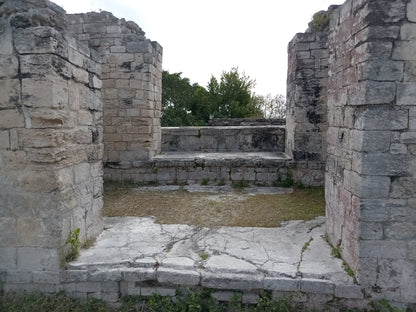 Tour a Las Ruinas Mayas De Becan en Campeche desde Bacalar