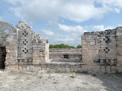 Tour a Las Ruinas Mayas De Becan en Campeche desde Bacalar