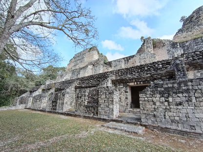 Tour a Las Ruinas Mayas De Becan en Campeche desde Bacalar