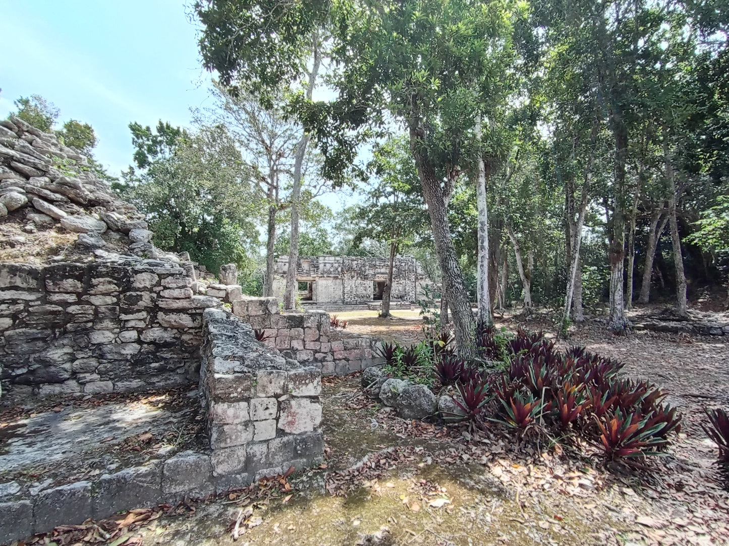 Tour a Las Ruinas Mayas De Becan en Campeche desde Bacalar